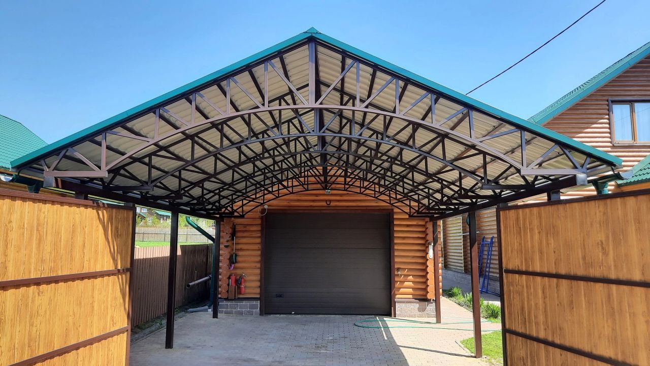 Навес для автомобиля двускатный перед гаражом Односкатный навес-пристрой к дому из монолитного поликарбоната